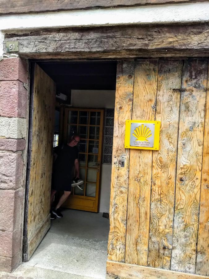 De La Porte Jacques: A For Pilgrims Hostel *